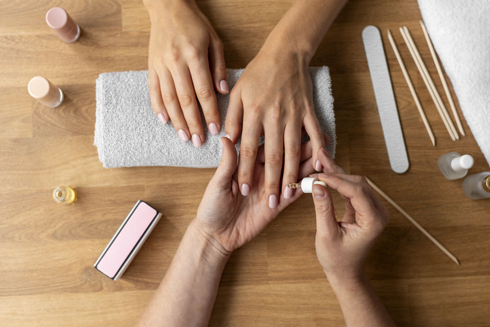 Strumenti per manicure e strumenti periferici, nonché il loro utilizzo